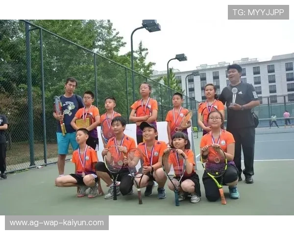 网球赛事与社区志愿者联合推广青少年项目扩大影响力,关于网球社团的宣传标语